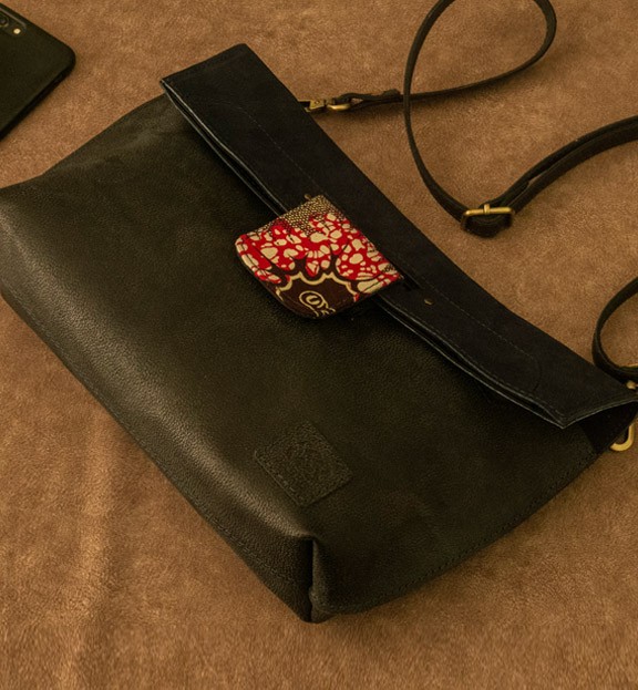 TEPI CLUTCH BAG- NAVY BLUE