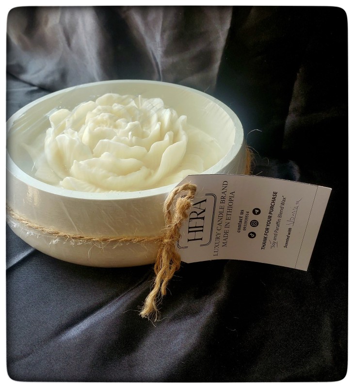 Pony Flower soy candle scented with Lavender
